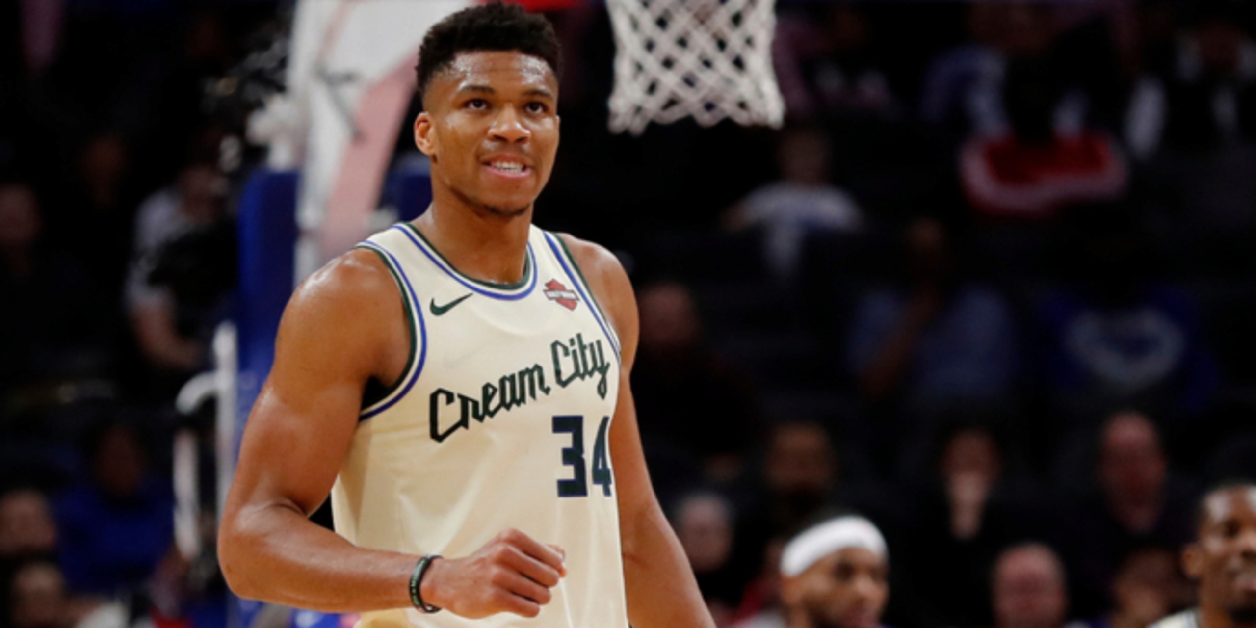 Giannis Antetokounmpo signs 5-year supermax extension with Bucks