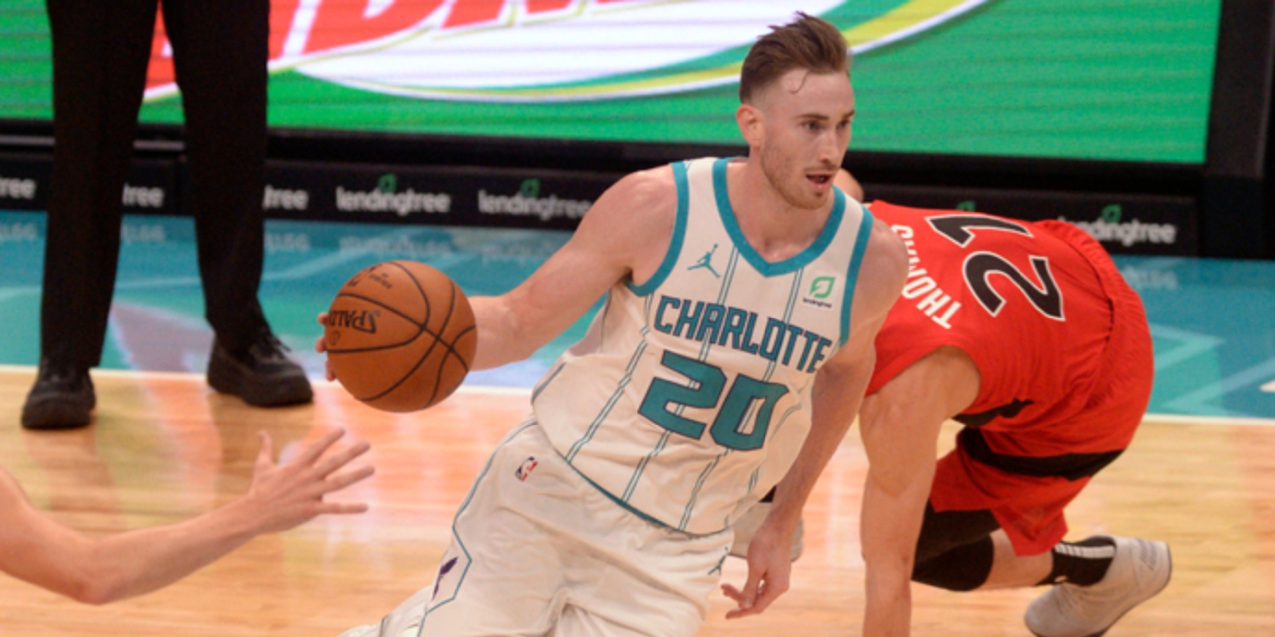 Gordon Hayward fractures right hand, listed as day-to-day