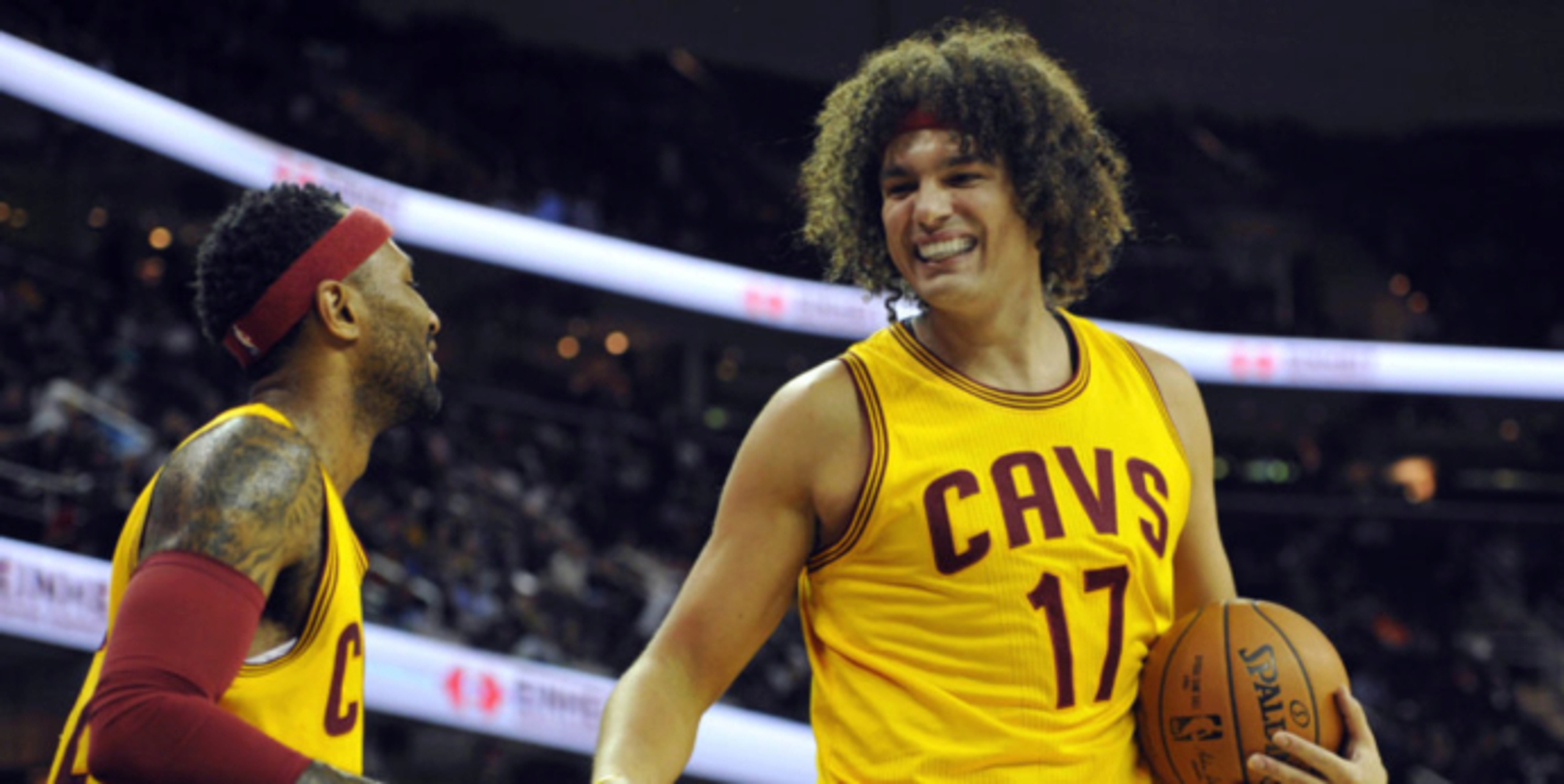 AP source: Cavaliers consider re-signing Anderson Varejao