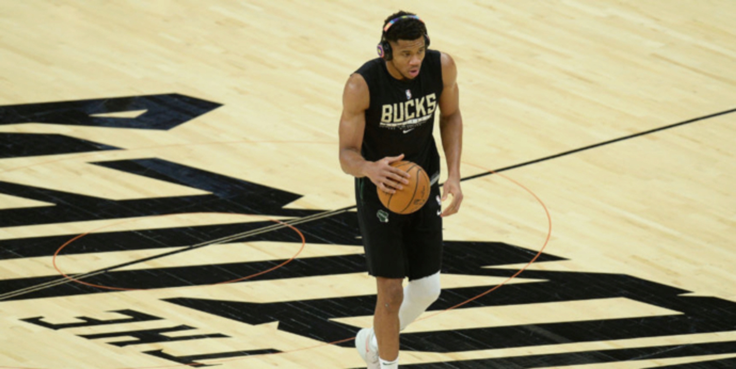 Giannis Antetokounmpo (knee) will play in Game 1 of NBA Finals