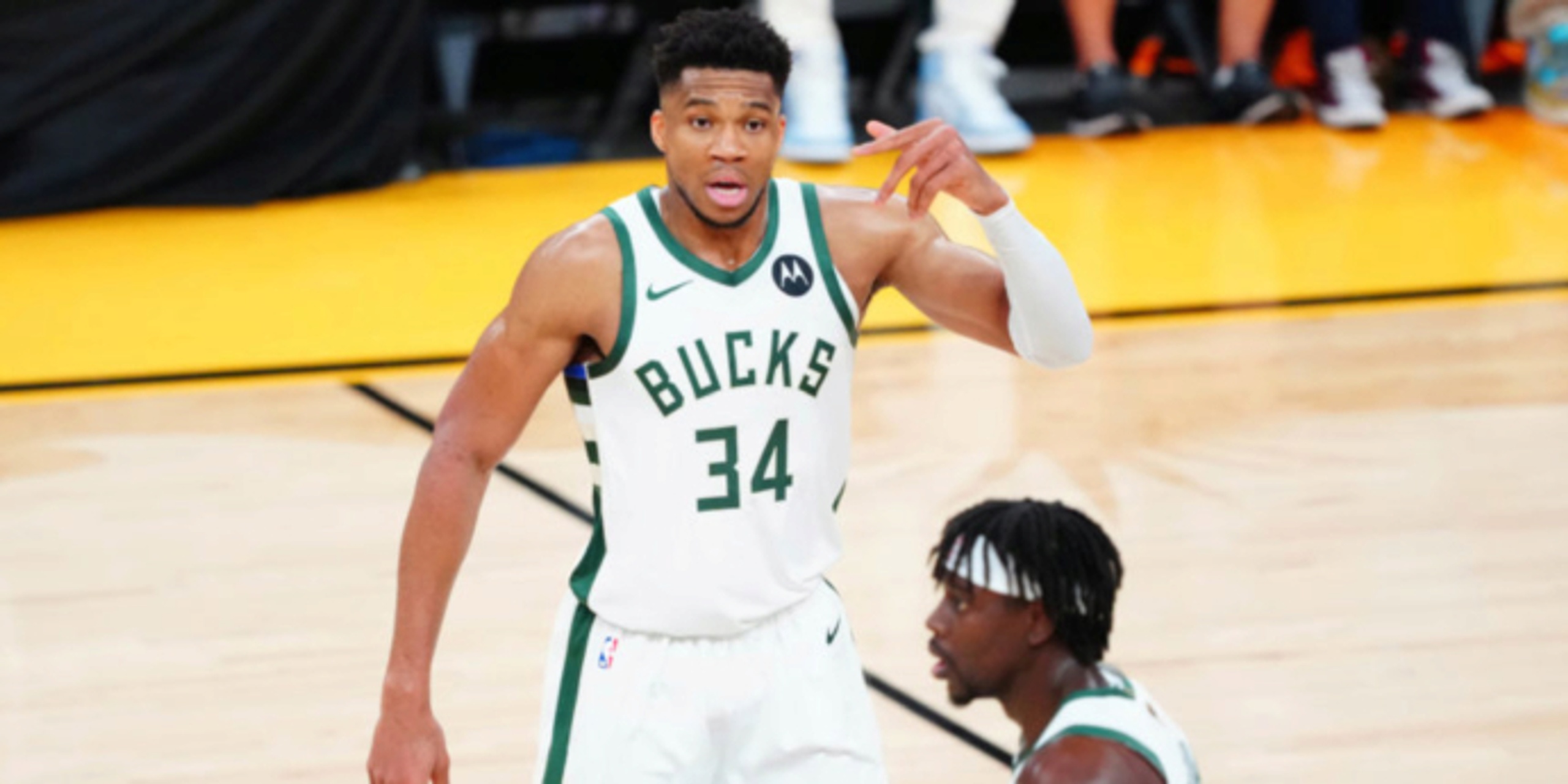 Spectacular Giannis, Holiday-Middleton clunkers define Bucks' Game 2