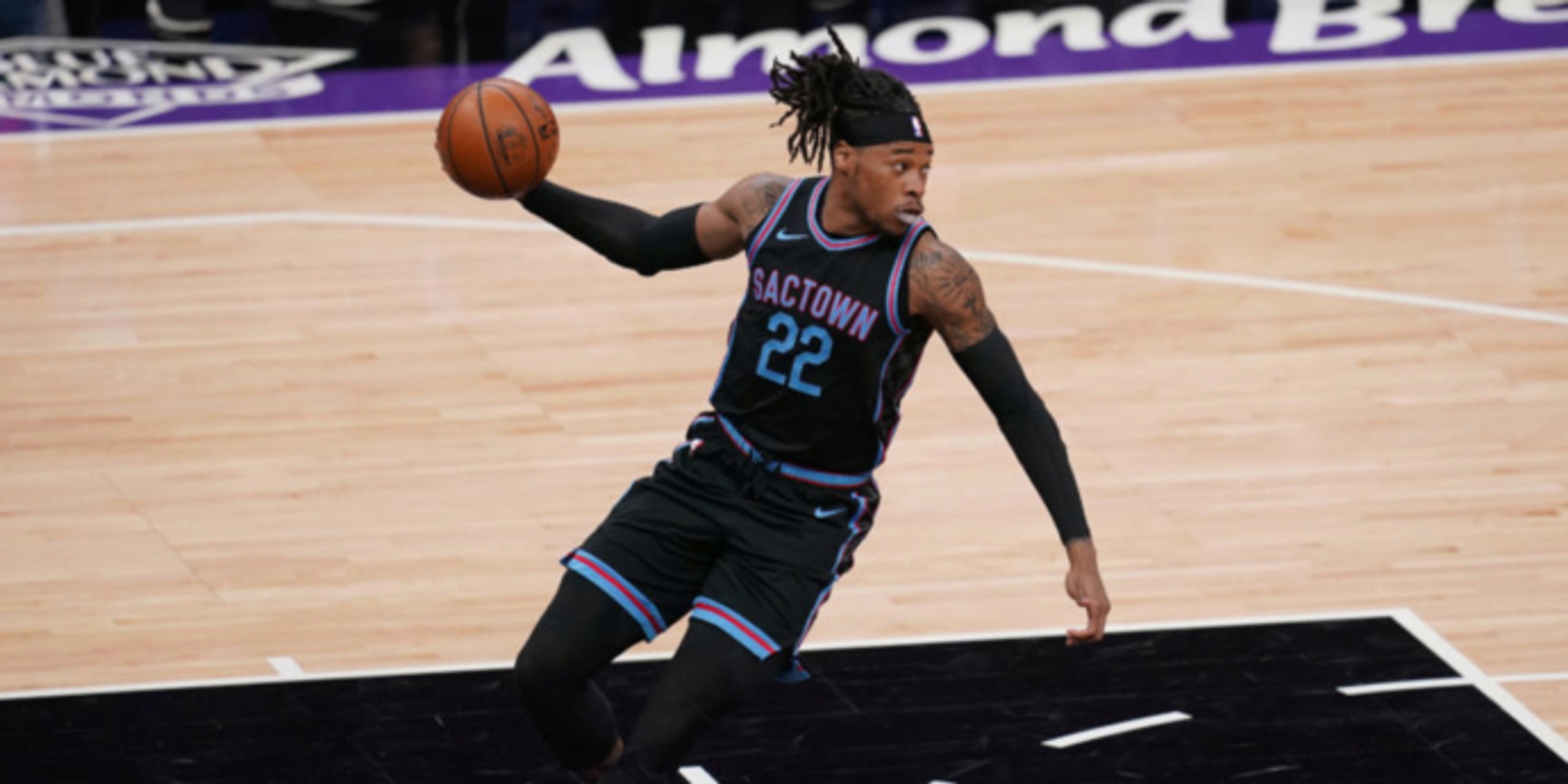 Hornets, Mavericks expected to pursue Richaun Holmes in free agency