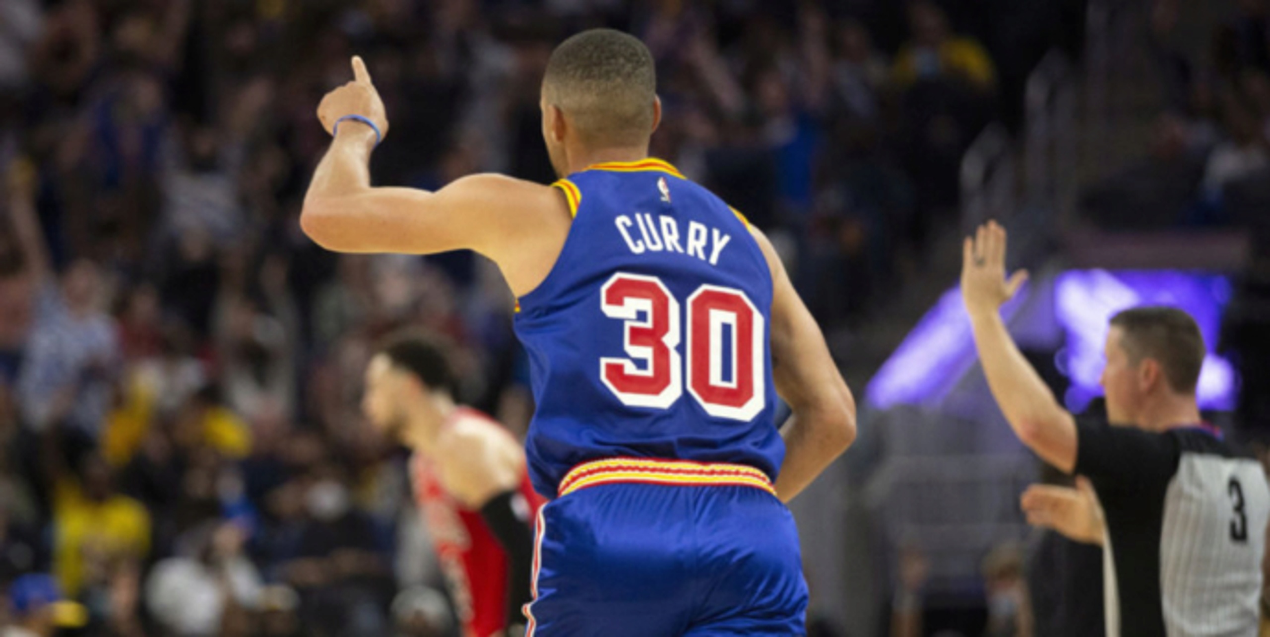 Steph Curry passes Ray Allen for most all-time three pointers
