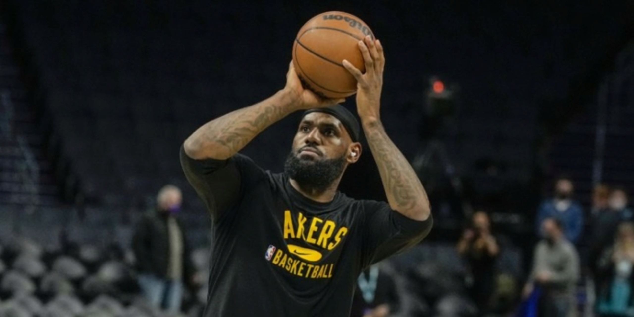 LeBron James out Wednesday, could miss more games with knee irritation