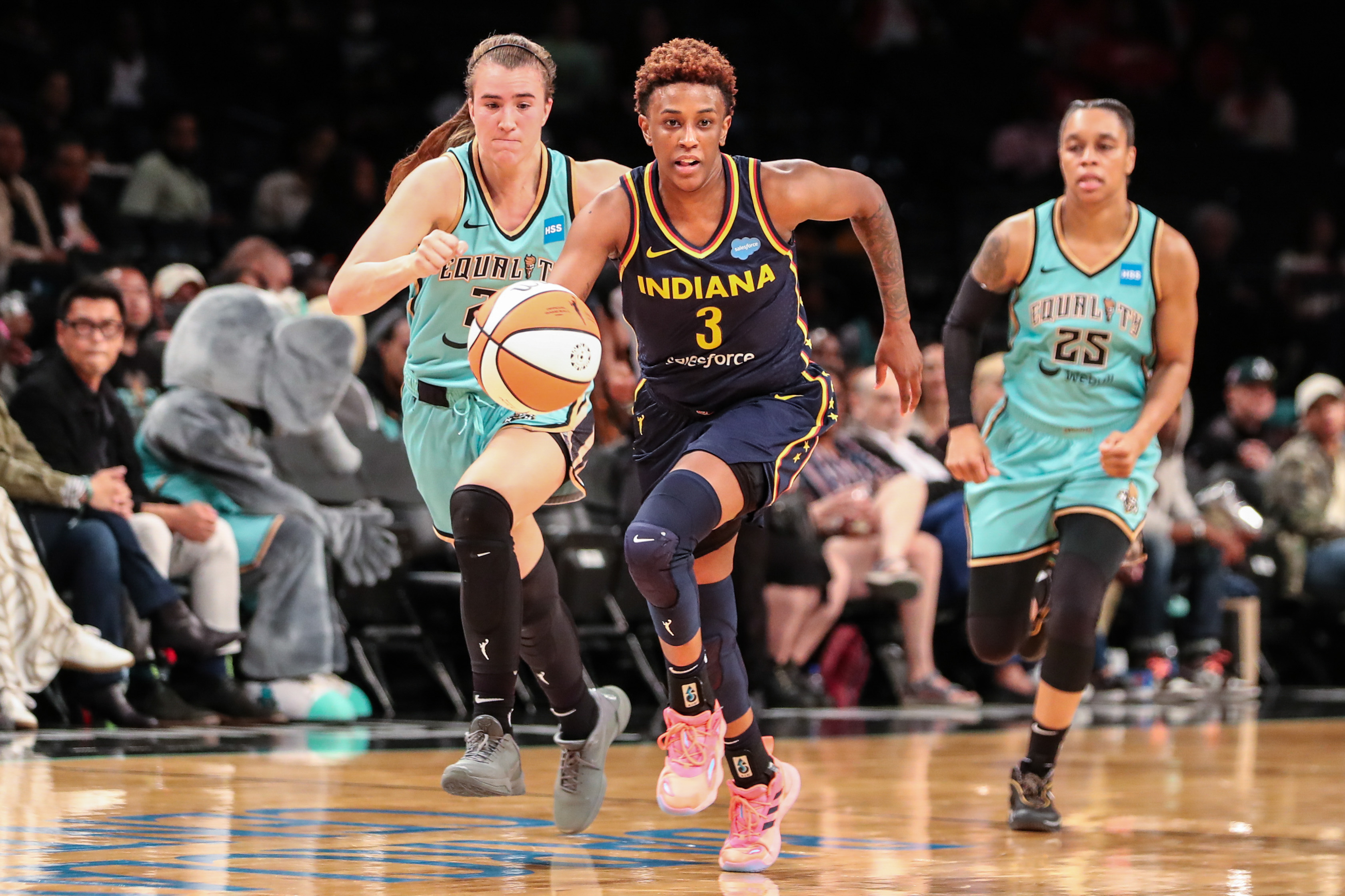 WNBA: Indiana Fever trade Danielle Robinson, acquire Kristy Wallace