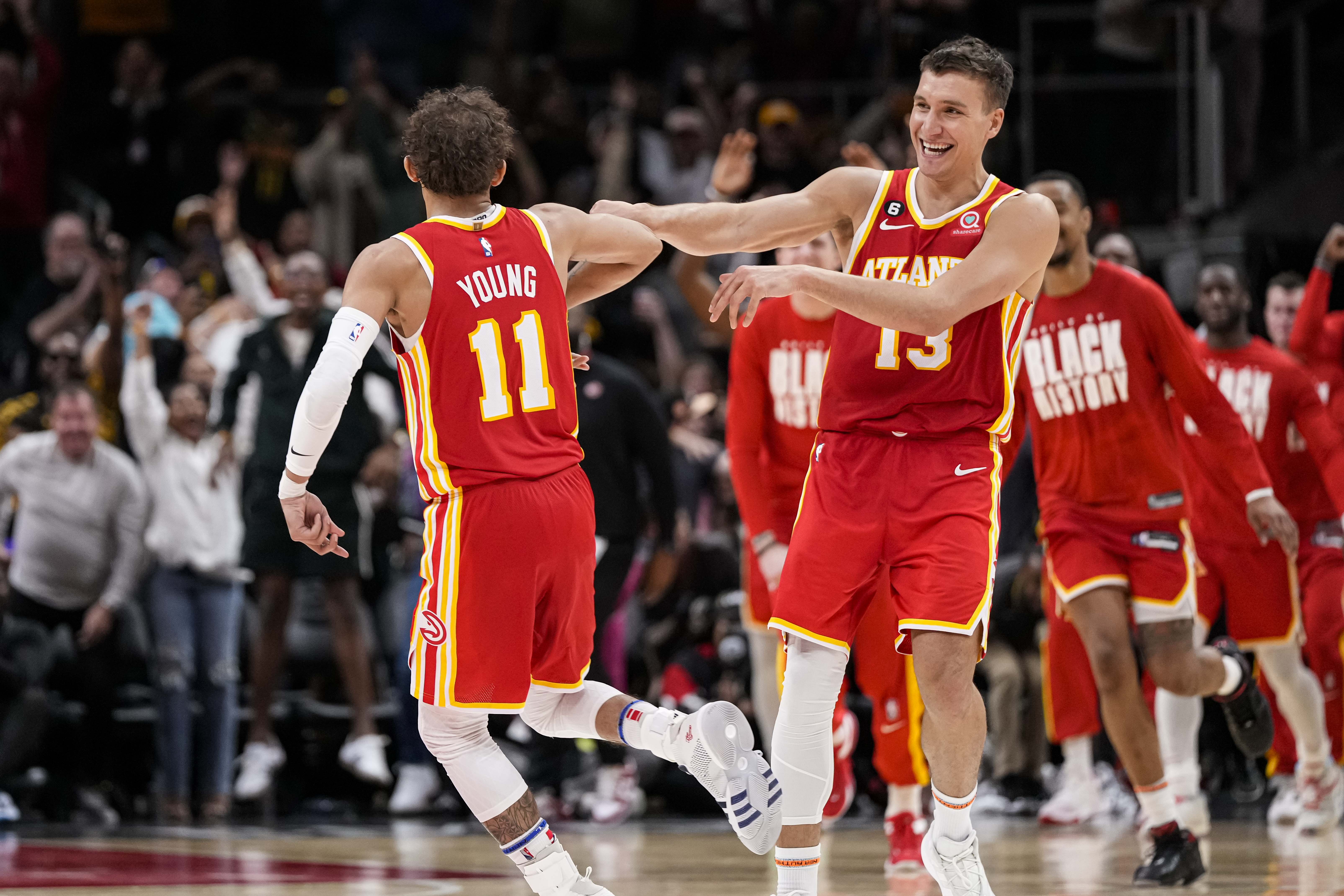 Young's buzzer-beating jumper lifts Hawks past Nets 129-127