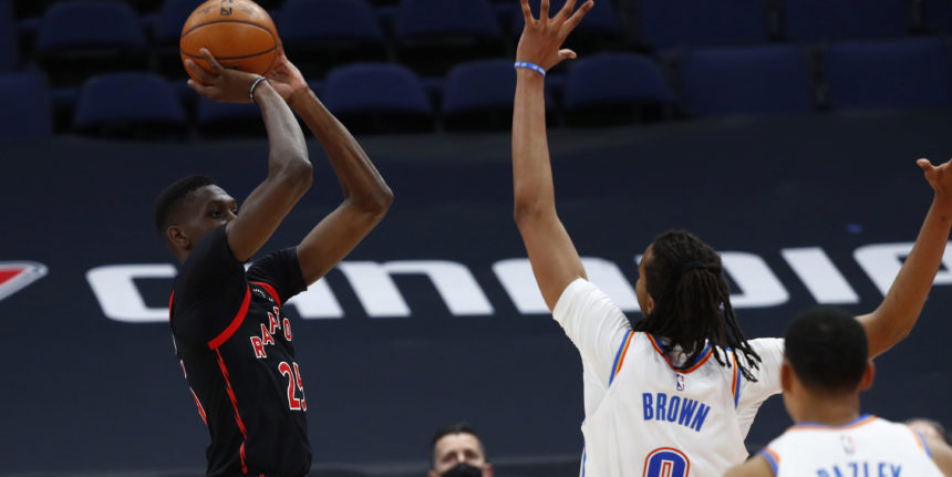 Chris Boucher diagnosed with sprained MCL, no major injuries in knee