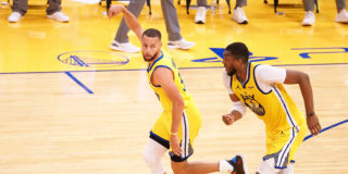 Stephen Curry, Warriors welcome back fans and beat Nuggets