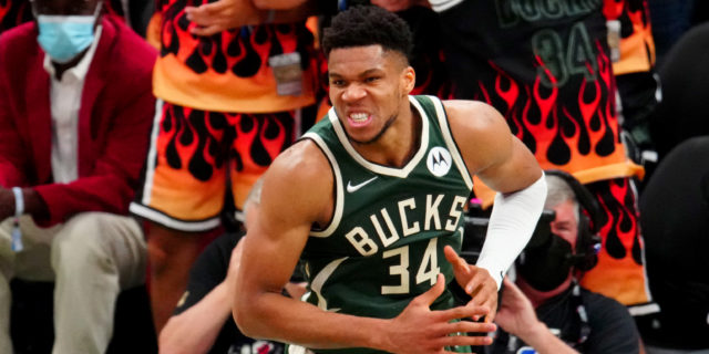 Bucks, Giannis out-hustle, out-muscle Suns in Game 3 of NBA Finals