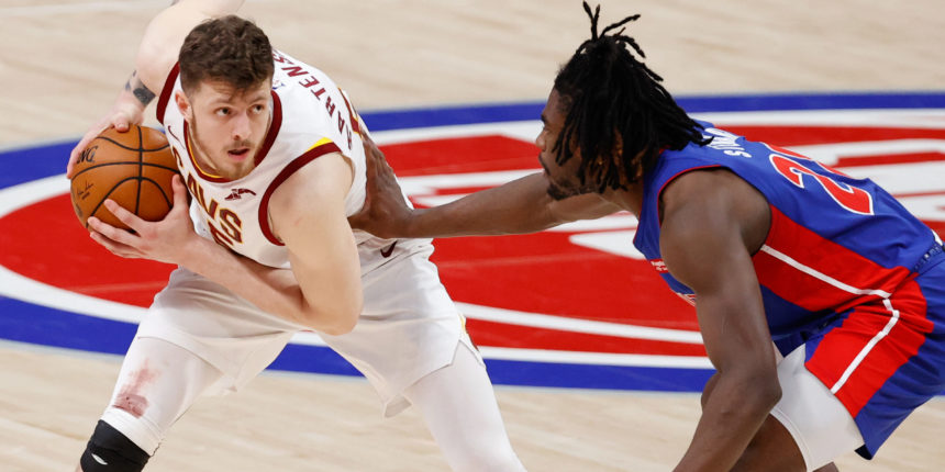 Isaiah Hartenstein declines player option with Cavaliers