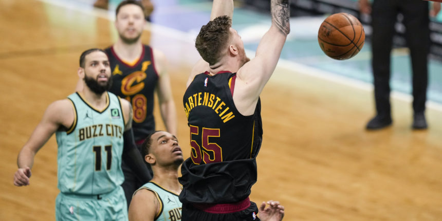 Free agent Isaiah Hartenstein agrees to training camp deal with Clippers