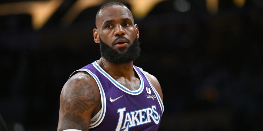 LeBron James meets with Lakers' execs, assures he's committed to LA