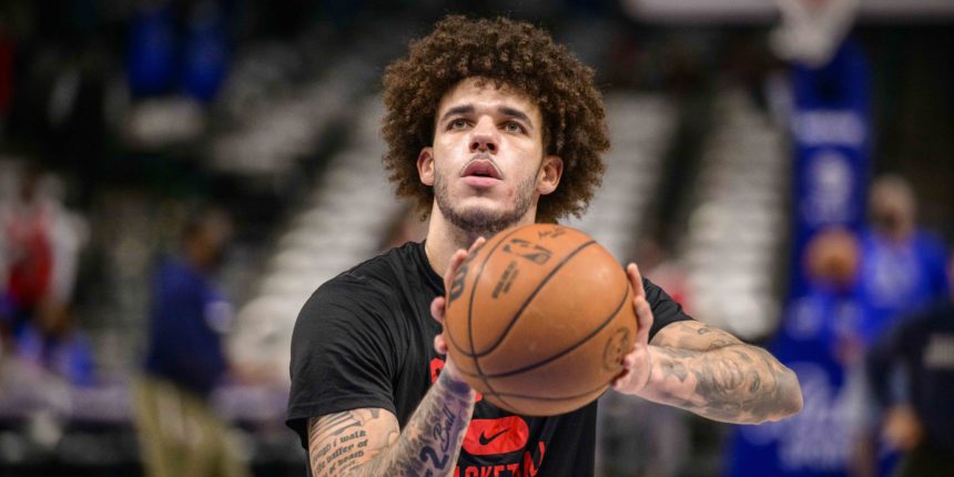 Woj: There's less and less optimism surrounding Lonzo Ball's return