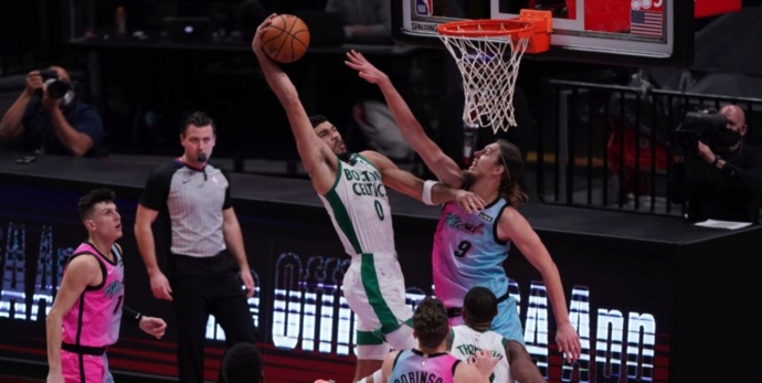 Watch- Keegan Murray slams home a massive poster dunk in the NBA