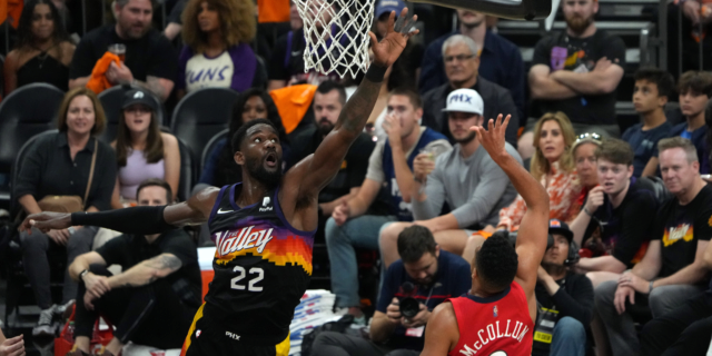 Deandre Ayton's locked-in defense a 'weapon' Suns happily deploy